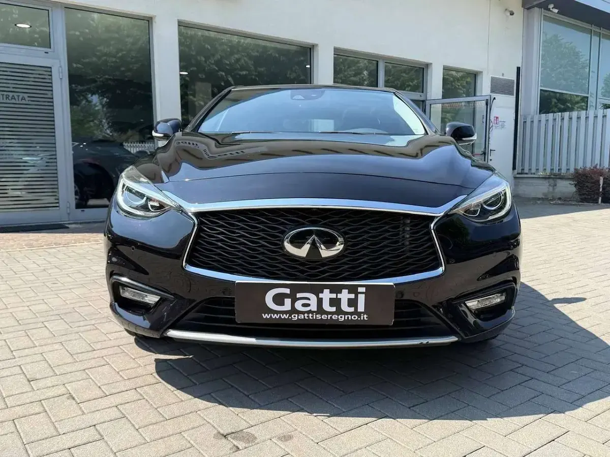 Usata Infiniti Q30 Premium 170 CV (125 kW) 2016 Nero Berlina