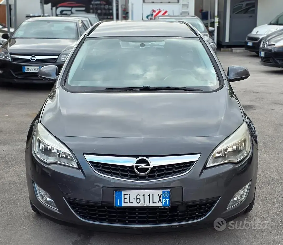 Usata Opel Astra 110 CV (80 kW) 2011 Grigio Station wagon