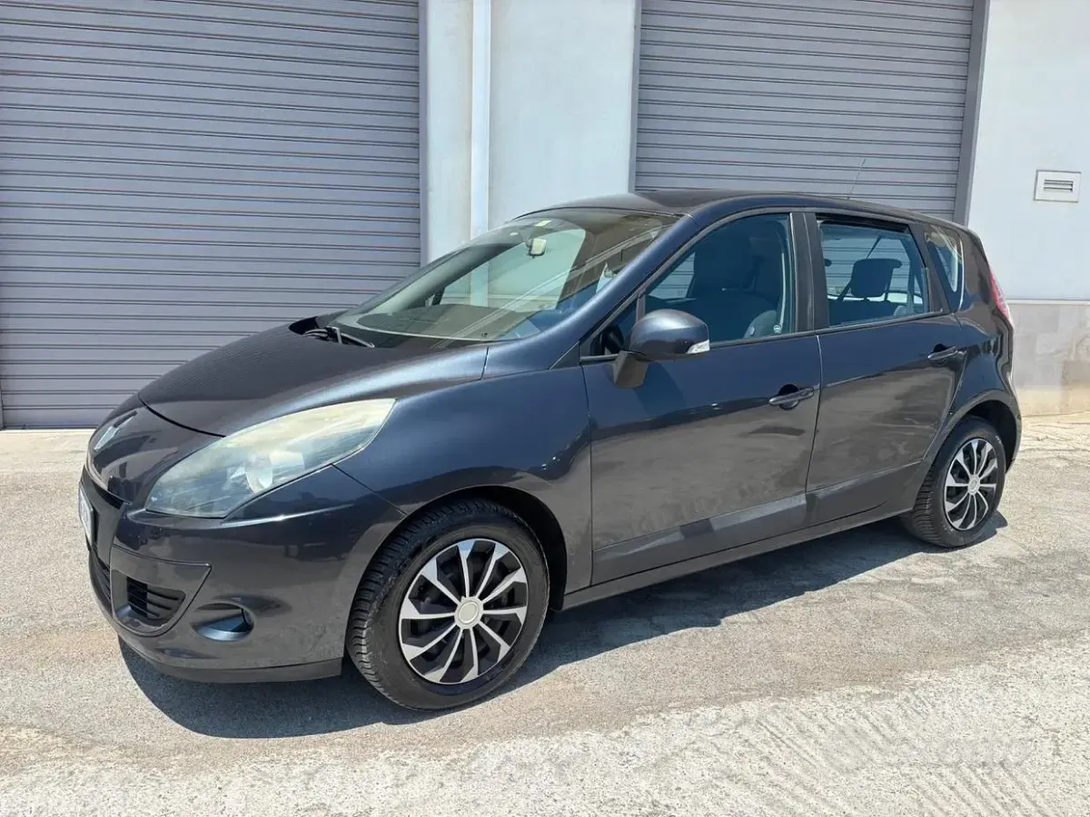 Usata Renault Scénic 110 CV (80 kW) 2010 Nero Monovolume