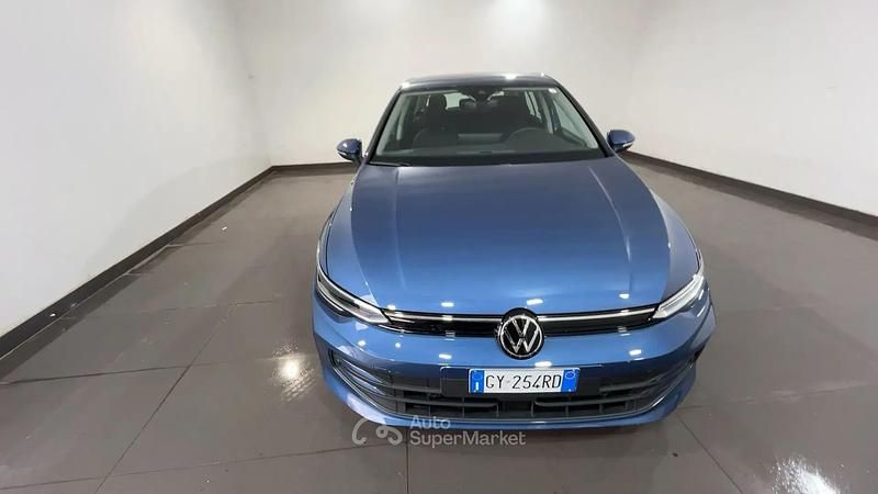 Usata VW Golf VIII Life 116 CV (85 kW) 2025 Blu Berlina