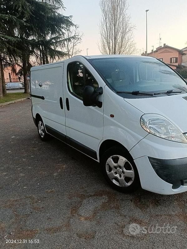 Usata Opel Vivaro 2013 Bianco Monovolume
