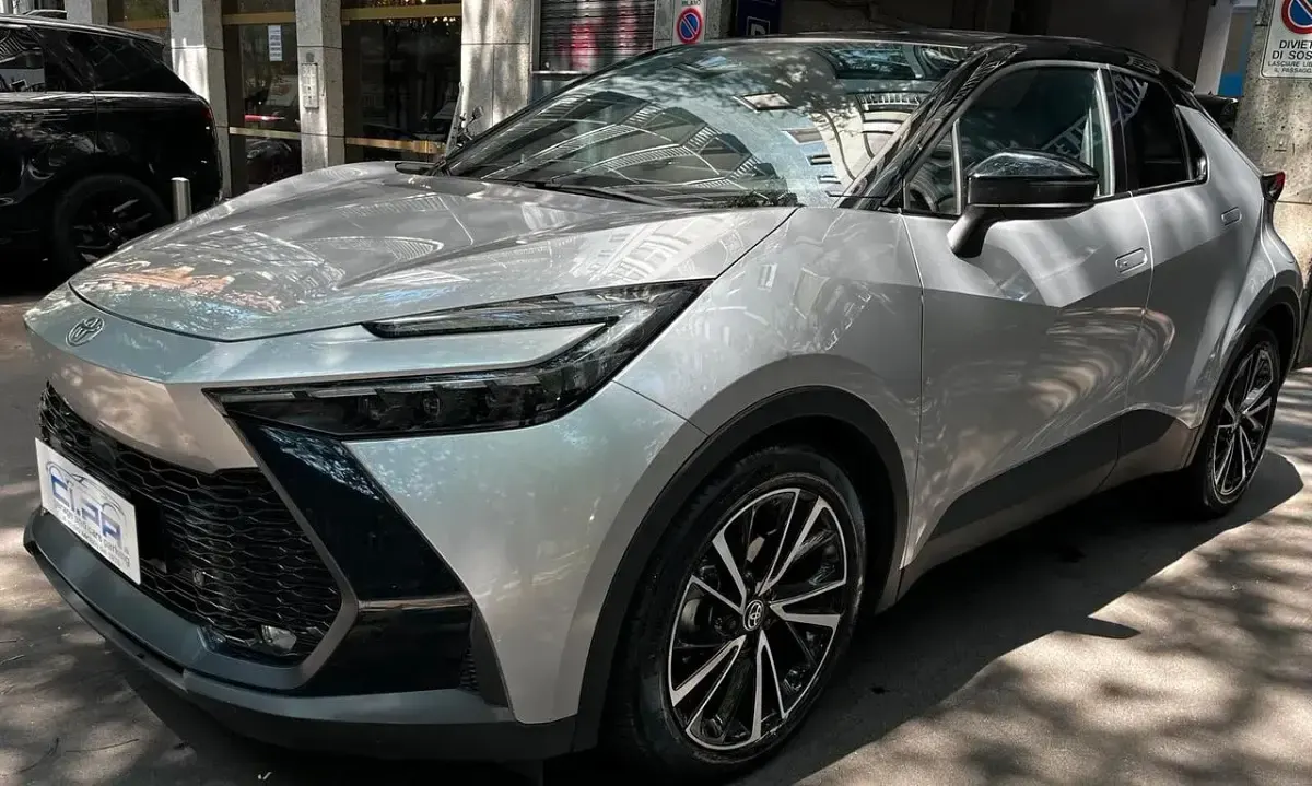 Usata Toyota C-HR Lounge 98 CV (72 kW) 2025 Argento SUV