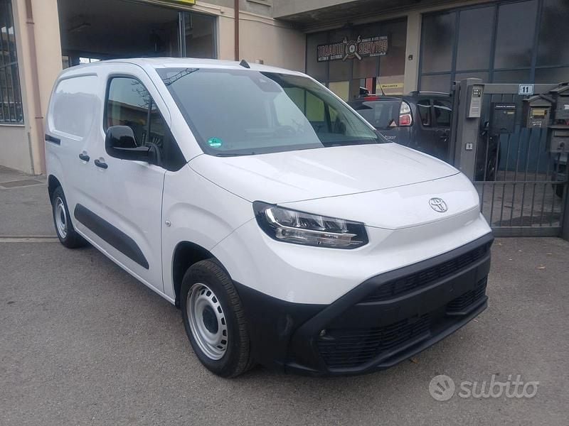 Usata Toyota Proace City City 101 CV (74 kW) 2024 Bianco Monovolume