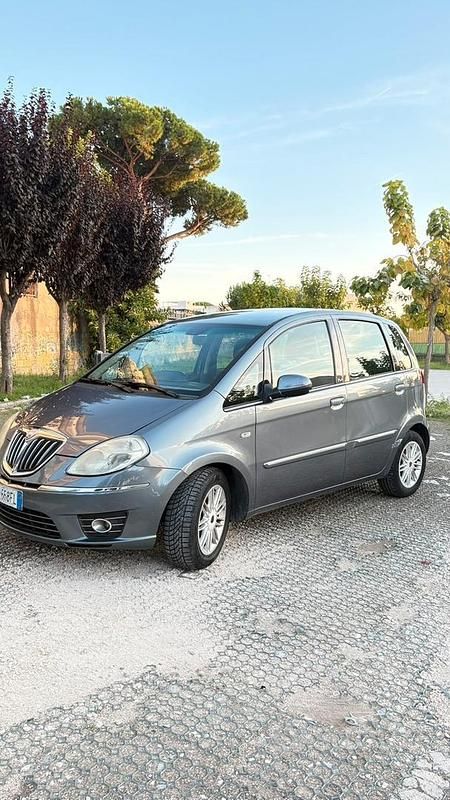 Usata Lancia Musa 90 CV (66 kW) 2011 Grigio Monovolume