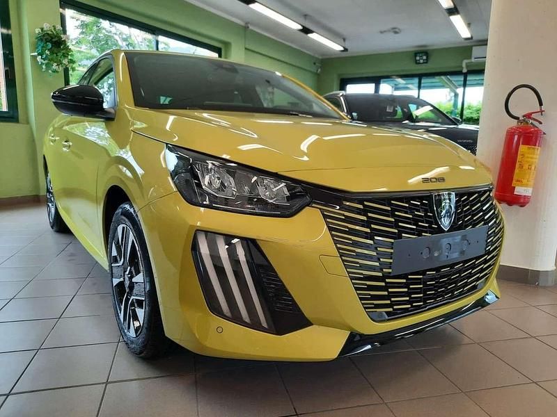 Giallo Nuova 2026 Peugeot 208 Allure Utilitaria | 20.900 € (Buon prezzo) - Immagine 1/2
