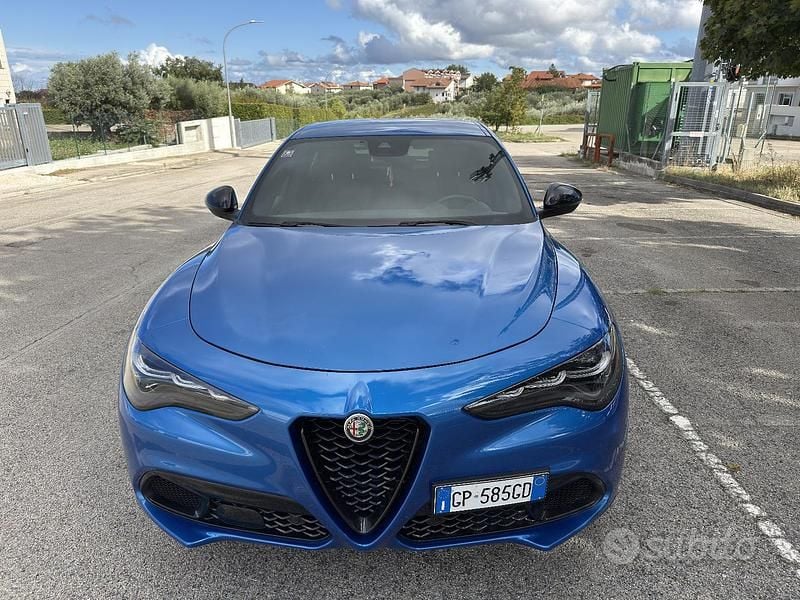 Blu/azzurro Usata 2023 Alfa Romeo Stelvio Veloce SUV | 36.000 € (Buon prezzo) - Immagine 1/4