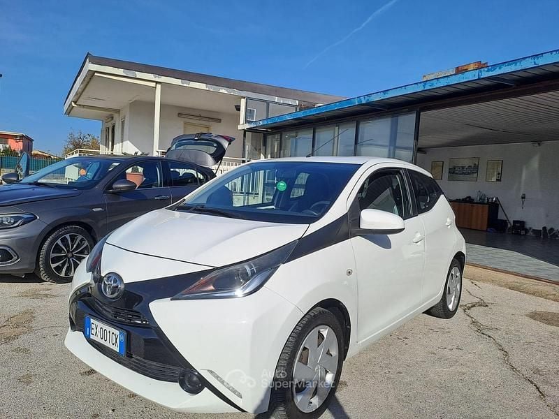 Usata 2014 Toyota Aygo Utilitaria | 6900 € (Buon prezzo) - Immagine 1/4