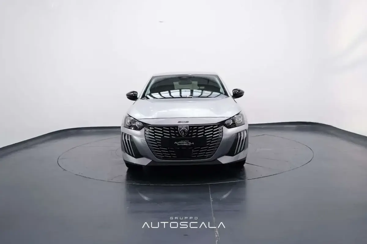 Nuova Peugeot 208 Allure 101 CV (74 kW) 2025 Grigio artense met. Utilitaria