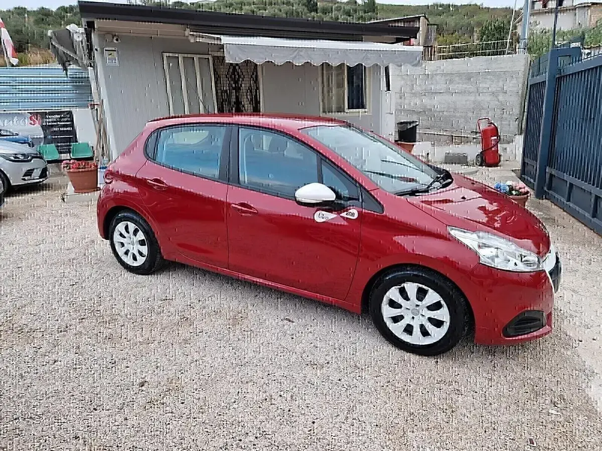 Usata Peugeot 208 Active 68 CV (50 kW) 2017 Rosso Utilitaria