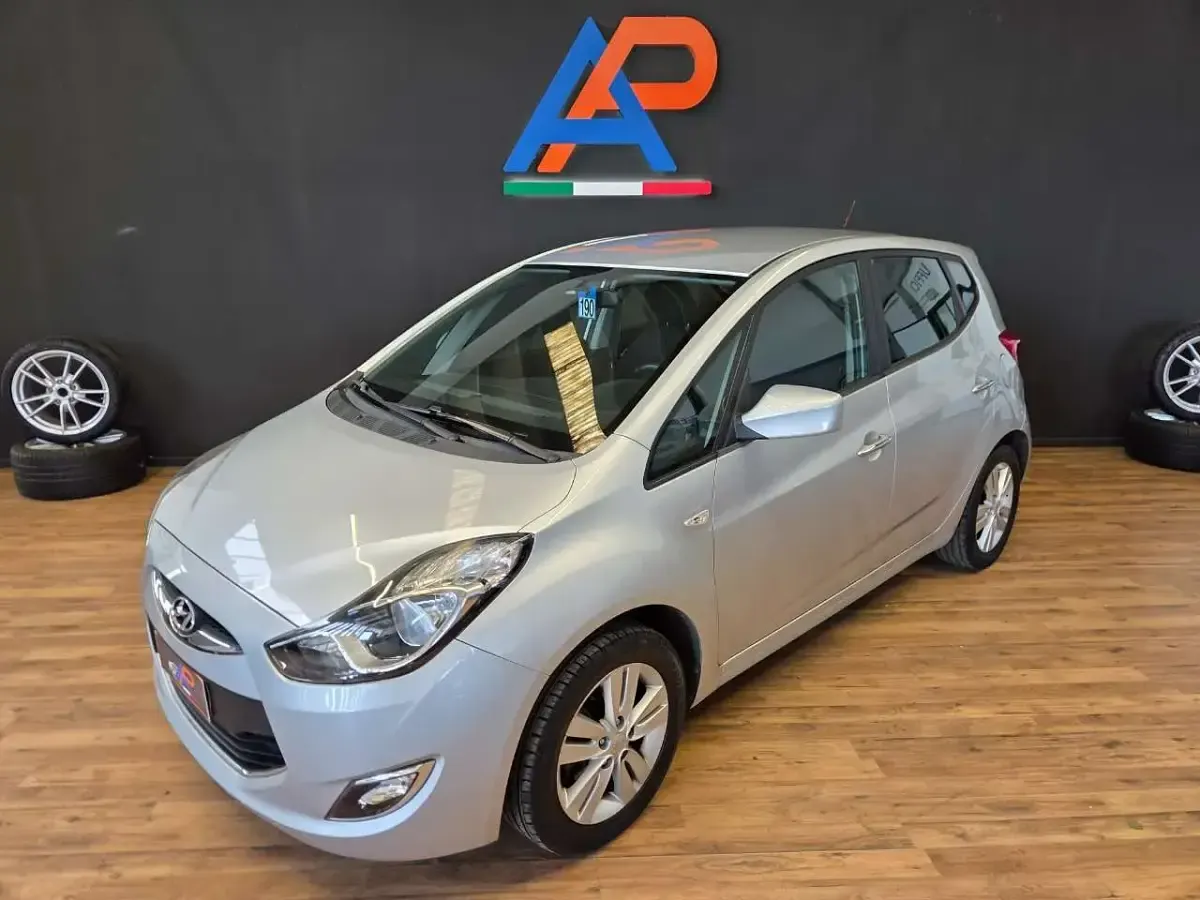 Usata Hyundai ix20 Style 90 CV (66 kW) 2011 Argento Utilitaria