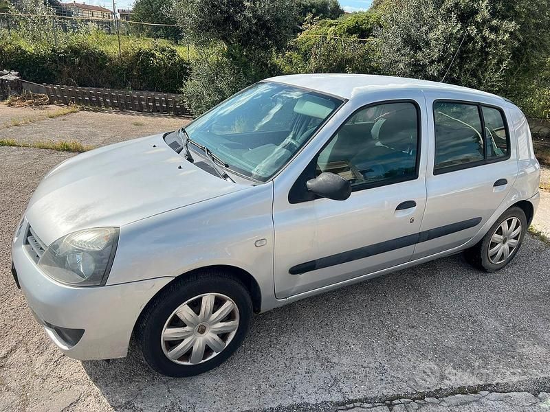 Usata Renault Clio II 58 CV (42 kW) 2006 Berlina