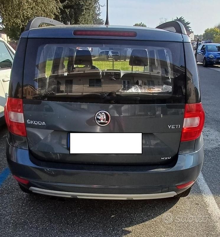 Grigio Usata 2015 Skoda Yeti Ambition SUV | 9500 € (Buon prezzo) - Immagine 1/4