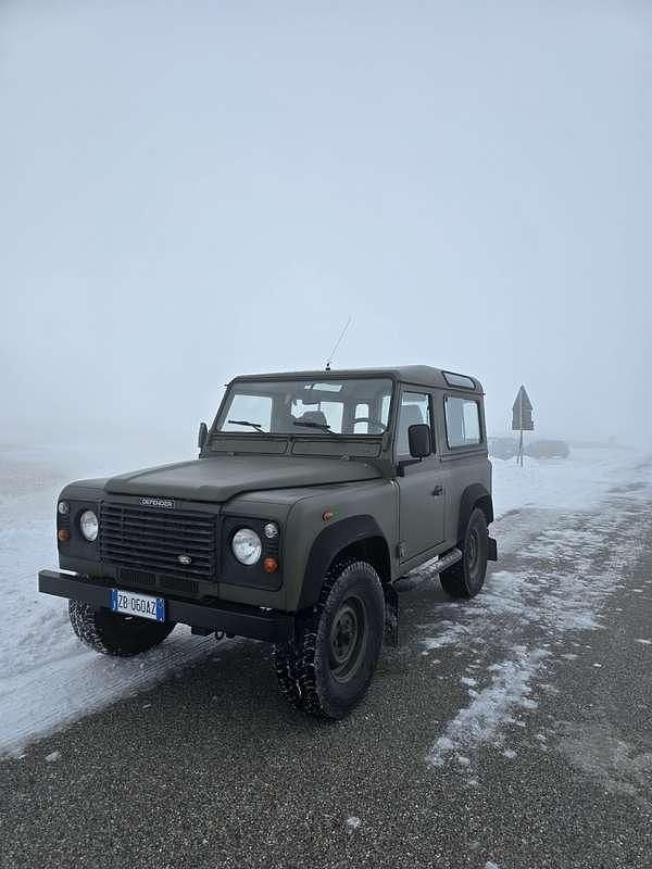 Usata Land Rover Defender 122 CV (89 kW) 2000 Verde Station wagon