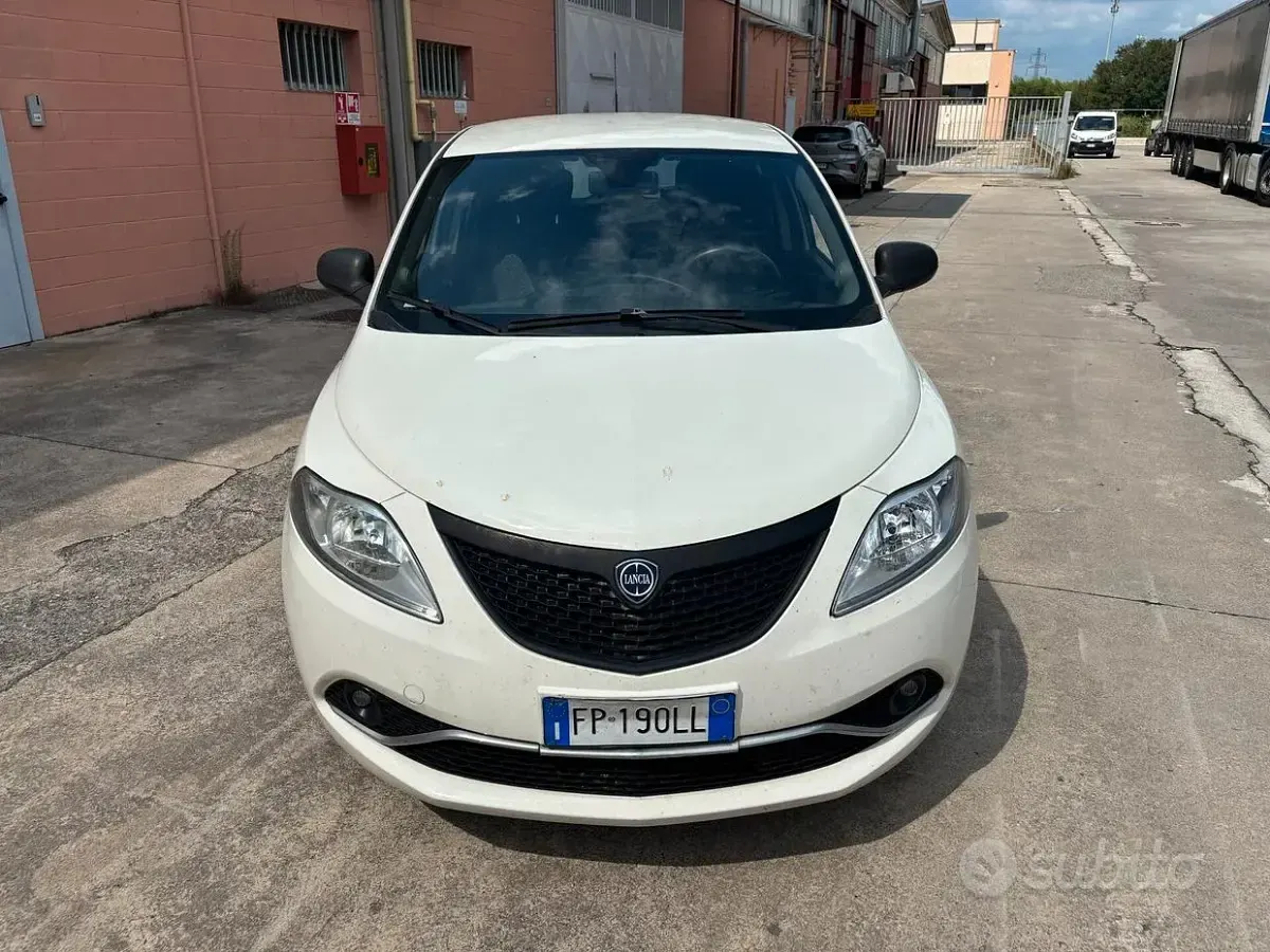 Usata Lancia Ypsilon Gold 69 CV (50 kW) 2018 Bianco Utilitaria