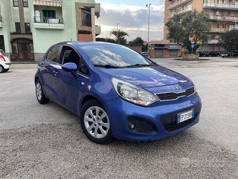 Usata Kia Rio 75 CV (55 kW) 2012 Blu Berlina