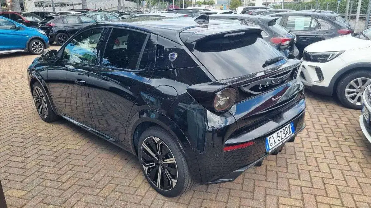 Usata Lancia Ypsilon 101 CV (74 kW) 2025 Nero Utilitaria