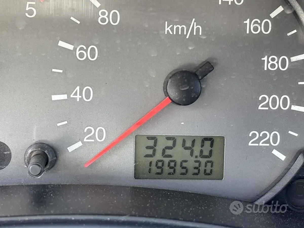 Usata Ford Focus 100 CV (73 kW) 2004 Grigio Station wagon