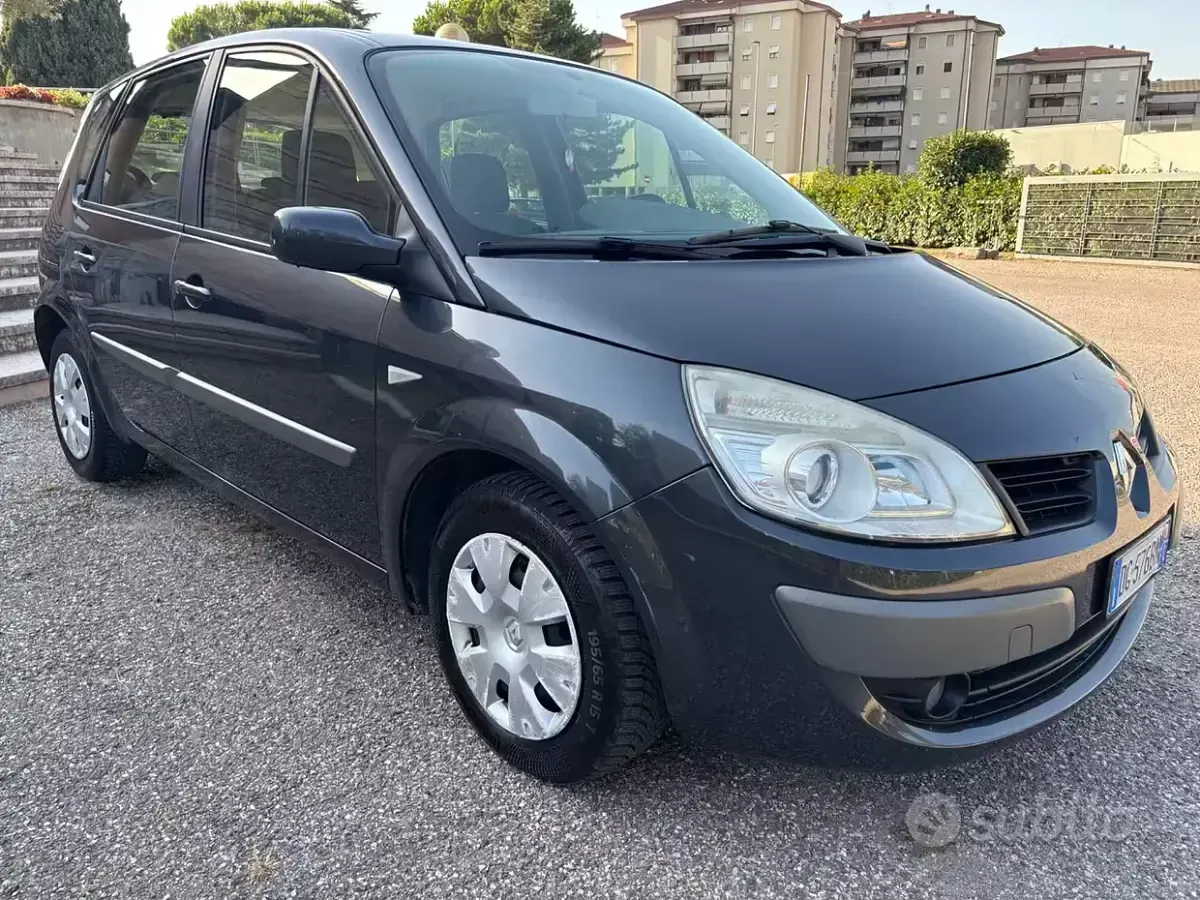 Usata Renault Scénic II 105 CV (77 kW) 2007 Monovolume
