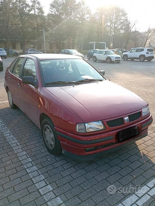 Usata Seat Cordoba 1995 Rosso Berlina