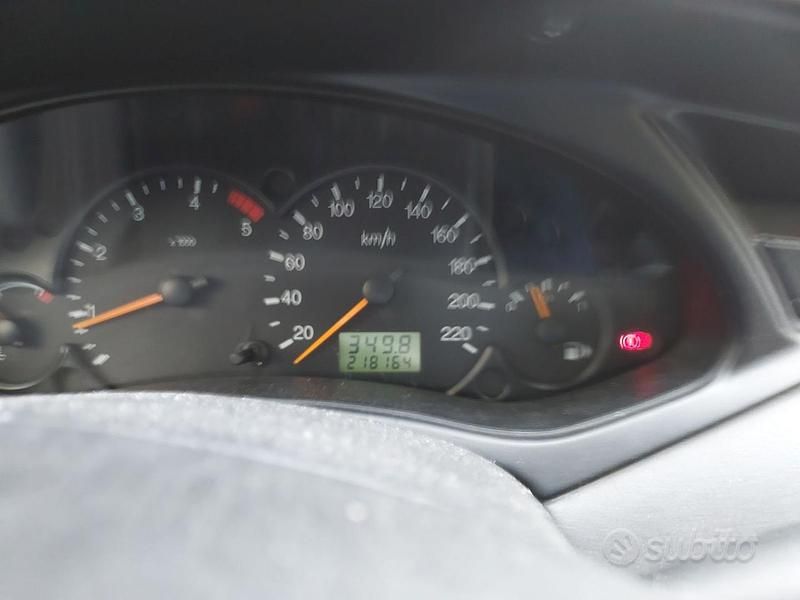 Usata Ford Focus 100 CV (73 kW) 2002 Nero Berlina