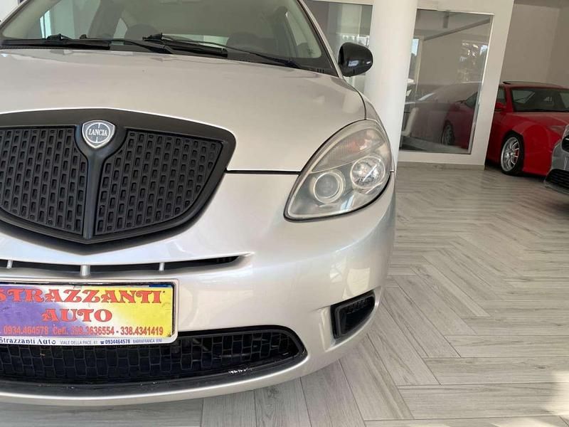 Usata Lancia Ypsilon 75 CV (55 kW) 2012 Grigio Utilitaria