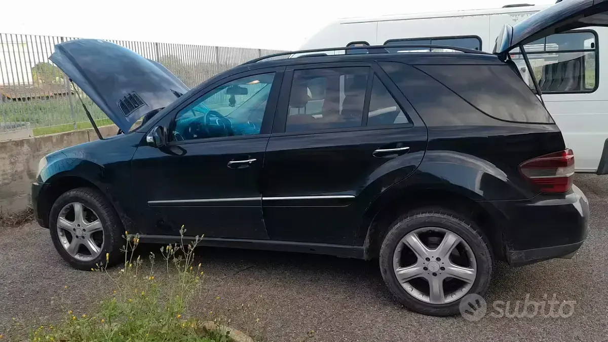 Usata Mercedes ML320 224 CV (164 kW) 2007 Nero SUV