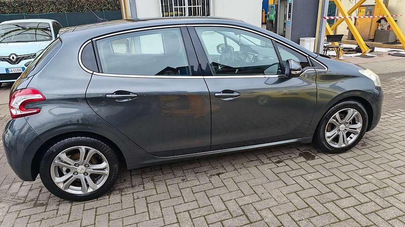 Usata Peugeot 208 Allure 114 CV (83 kW) 2012 Grigio Utilitaria