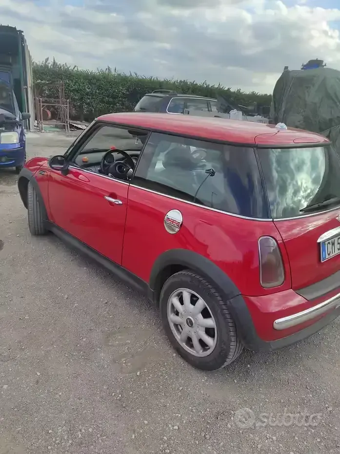Usata Mini ONE 75 CV (55 kW) 2004 Rosso Utilitaria