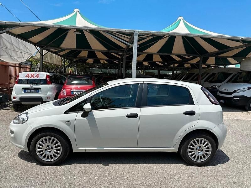Usata Fiat Grande Punto Street 77 CV (56 kW) 2014 Bianco Utilitaria