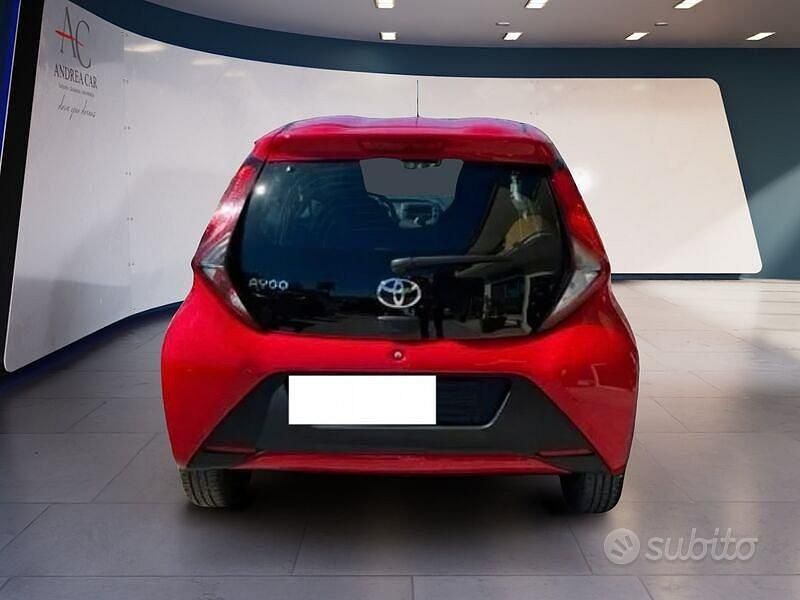 Usata Toyota Aygo Connect Style 72 CV (52 kW) 2020 Rosso Utilitaria