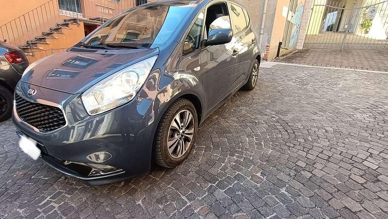 Usata Kia Venga Active 90 CV (66 kW) 2017 Blu/azzurro Utilitaria