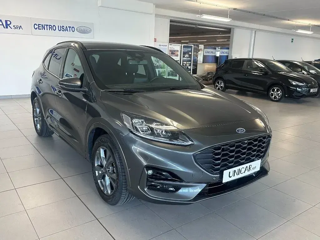 Usata Ford Kuga ST-Line X 225 CV (165 kW) 2023 Magnetic grey (metallizzato) SUV