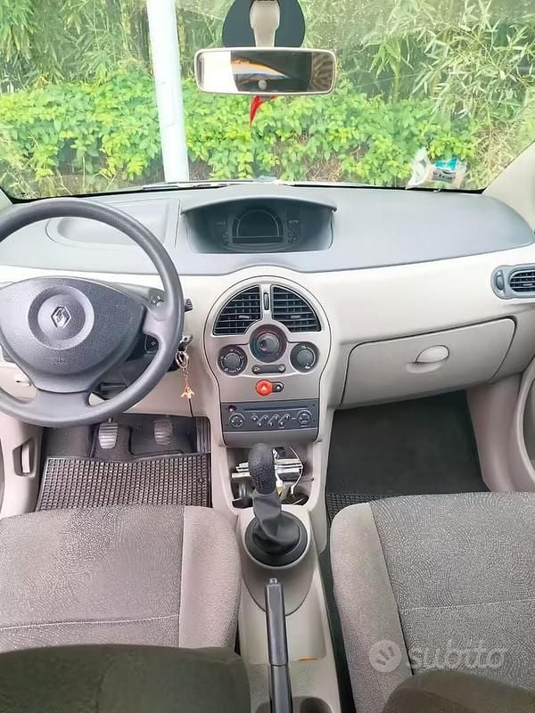 Usata Renault Modus 102 CV (75 kW) 2006 Grigio Monovolume