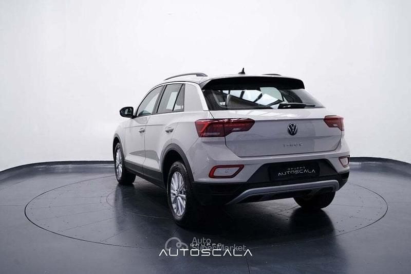 Usata VW T-Roc Life 110 CV (80 kW) 2024 Gray SUV