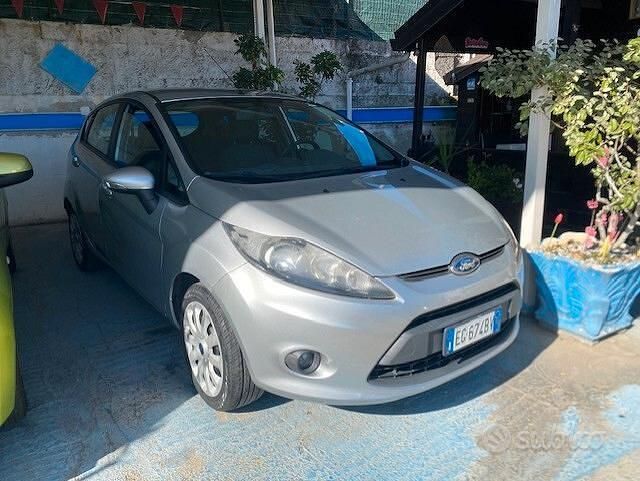 Usata Ford Fiesta 82 CV (60 kW) 2011 Grigio Berlina