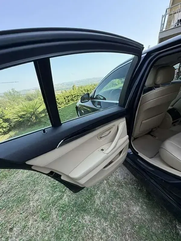 Usata BMW 520 184 CV (135 kW) 2011 Nero Berlina