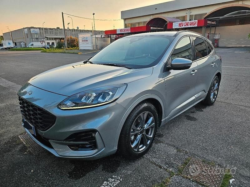 Usata Ford Kuga ST-Line 120 CV (88 kW) 2022 Grigio SUV