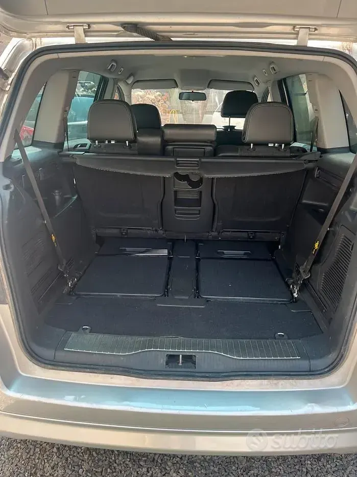 Usata Opel Zafira 150 CV (110 kW) 2009 Grigio Monovolume
