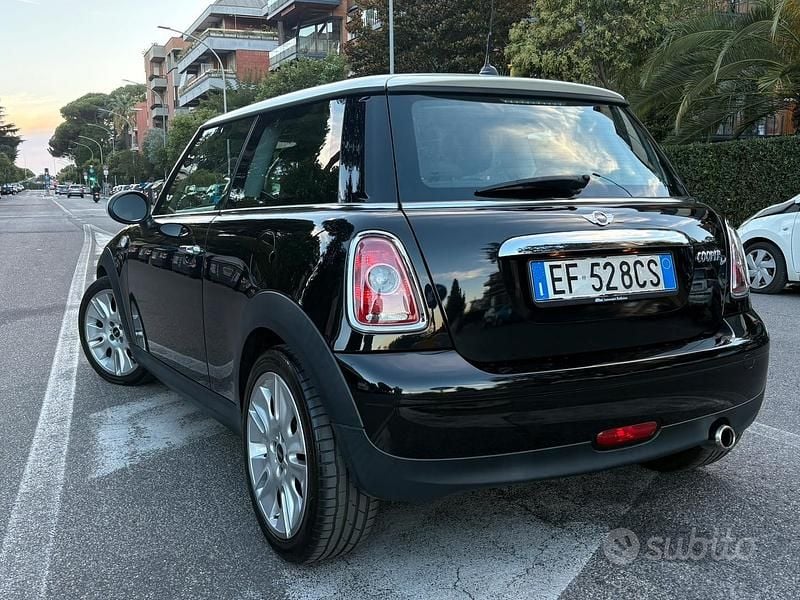 Usata Mini Cooper D 109 CV (80 kW) 2010 Nero Utilitaria