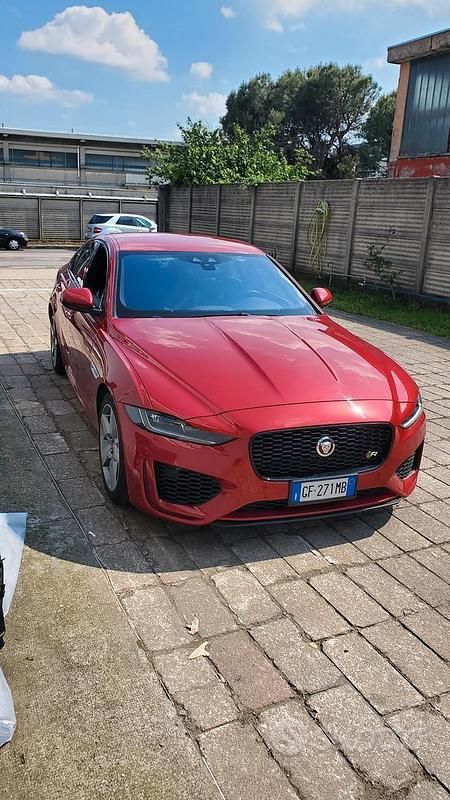 Usata Jaguar XE R-Sport 180 CV (132 kW) 2015 Rosso Berlina