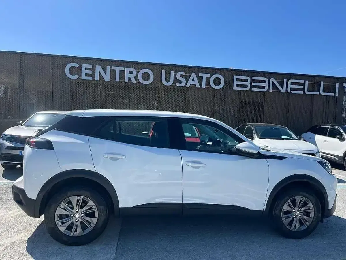 Usata Peugeot 2008 Active 131 CV (96 kW) 2020 Bianco SUV