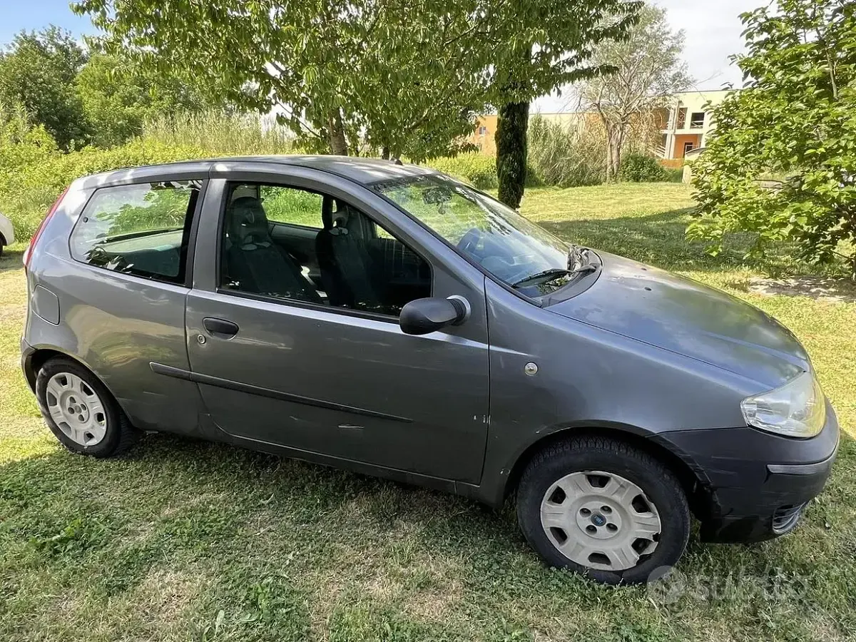 Usata Fiat Punto 60 CV (44 kW) 2005 Utilitaria