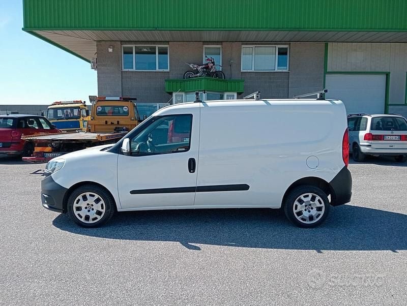 Usata Fiat Doblò 105 CV (77 kW) 2017 Bianco Monovolume