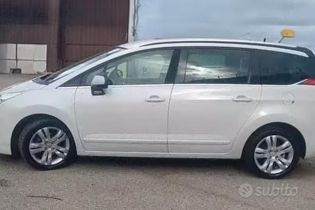Usata Peugeot 5008 110 CV (80 kW) 2011 Bianco Monovolume