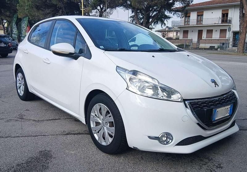 Usata Peugeot 208 Allure 95 CV (69 kW) 2015 Other Utilitaria
