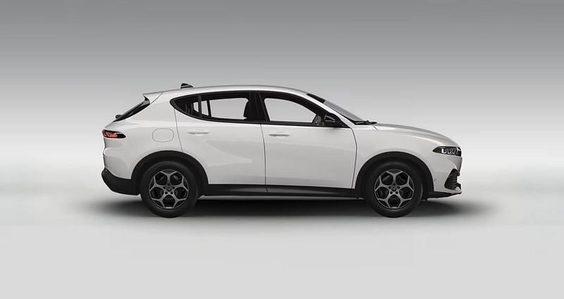 Usata Alfa Romeo Tonale Sprint 175 CV (128 kW) 2023 Rosso / pastello SUV