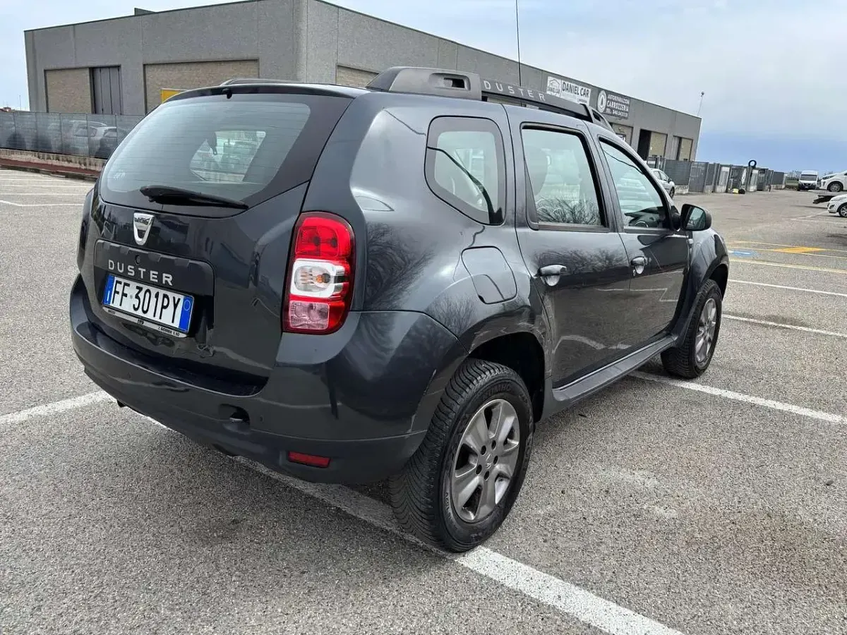 Usata Dacia Duster Black Shadow 114 CV (83 kW) 2016 Grigio SUV