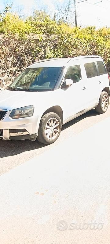 Usata Skoda Yeti 110 CV (80 kW) 2016 Grigio SUV