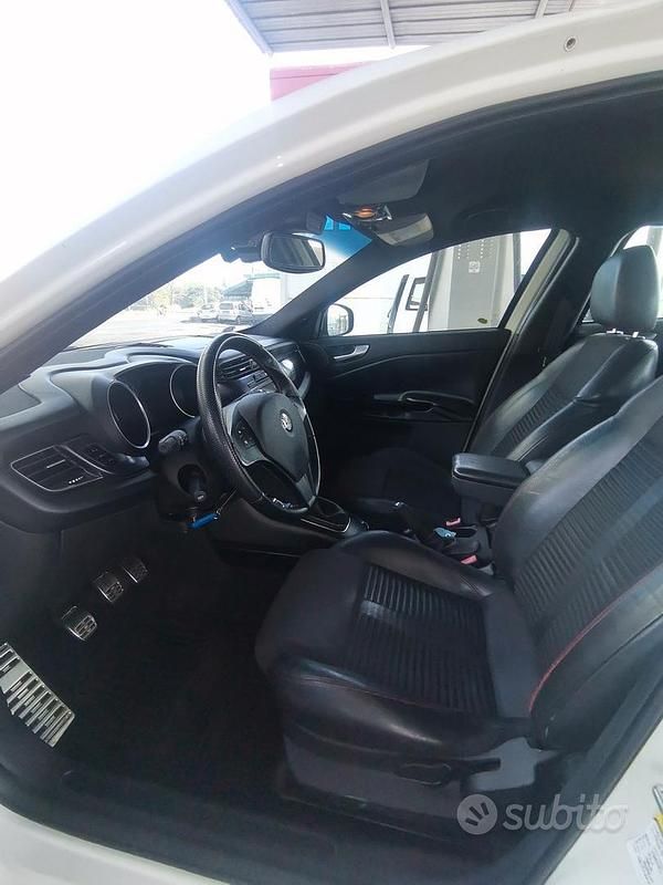 Usata Alfa Romeo Giulietta Exclusive 105 CV (77 kW) 2010 Bianco Berlina