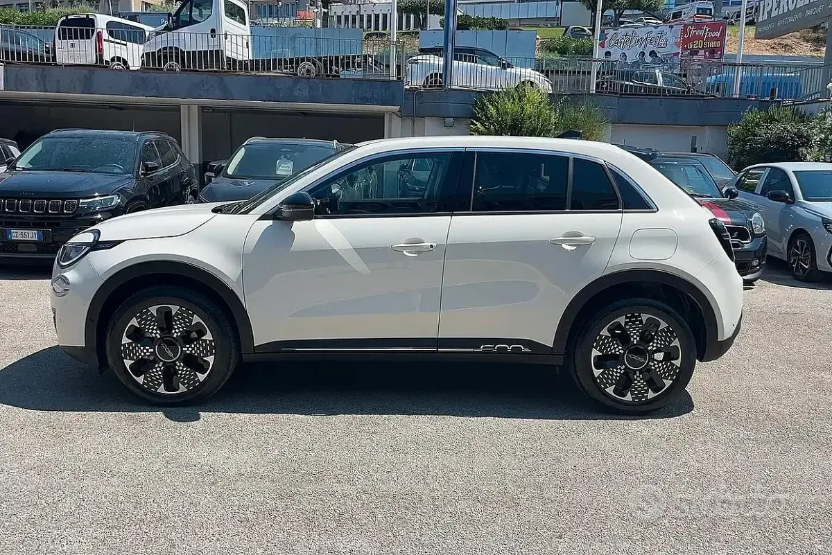 Nuova Fiat 600 La Prima 111 CV (81 kW) 2025 Bianco SUV